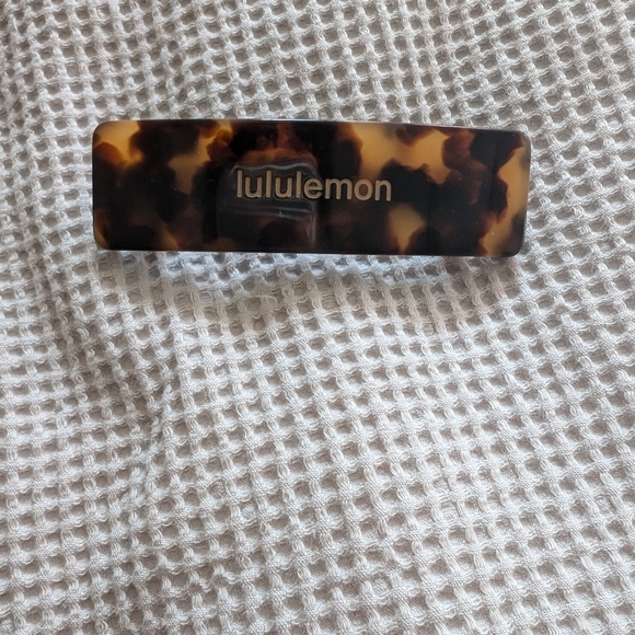 Lululemon hair clip - Picture 1 of 2
